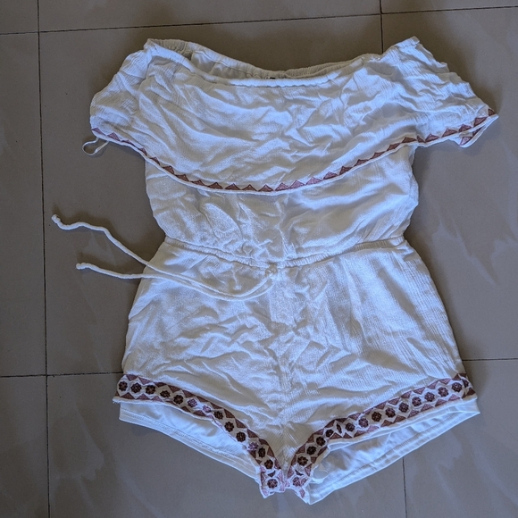 Lulus Ivory Oaxaca Embroidered Off Shoulder Romper short size M beach summer - Picture 5 of 16